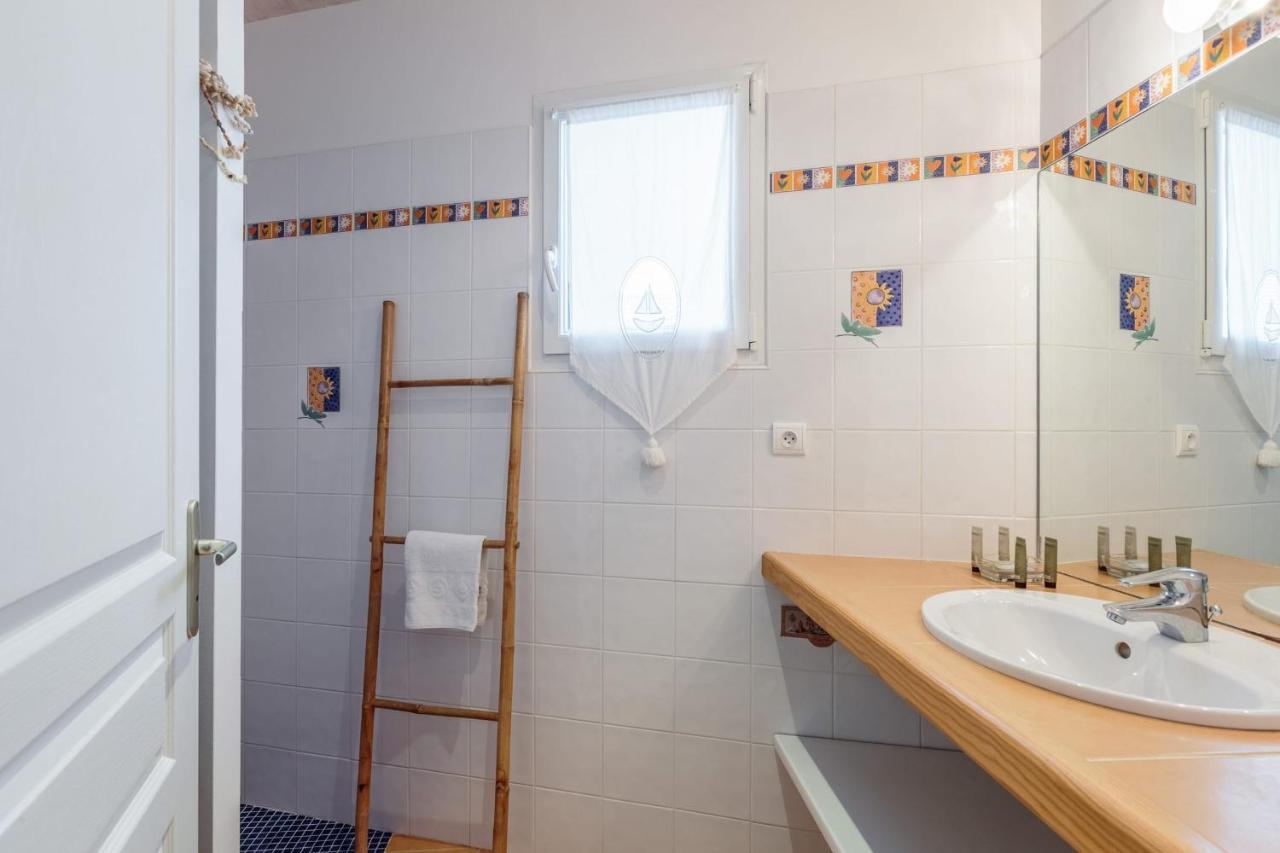Nice Studio With Veranda Nearby The Beach In La Flotte - Welkeys Exterior foto